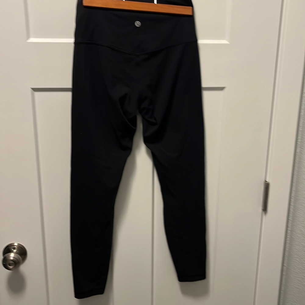 Lululemon Align pant. Sz 6, inseam 25. Excellent condition 🖤
